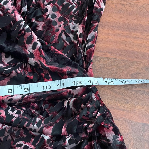 Karen Kane red black velvet burn out blouse size small faux wrap spandex sheer - Picture 12 of 16